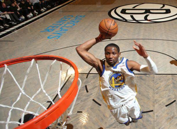 乐鱼体育-冲击亿元肥约！库明加10战9次20+ 变勇士新希望