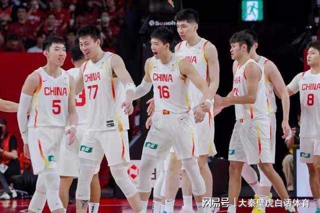乐鱼体育下载-50-51！中国男篮半场落后，3人低迷，数据一目了然，考验郭士强