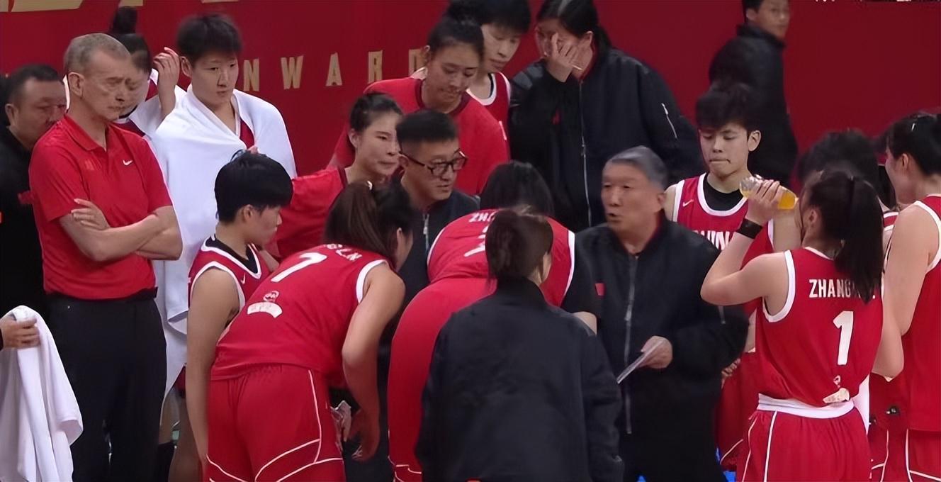 乐鱼网站-赢球还被骂？我们错怪宫鲁鸣了！这场球有价值，但女篮确实在啃老