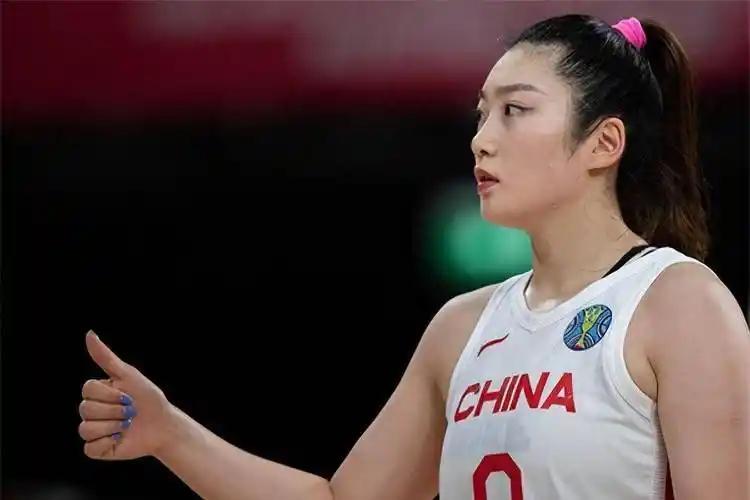 乐鱼网站-赢球还被骂？我们错怪宫鲁鸣了！这场球有价值，但女篮确实在啃老